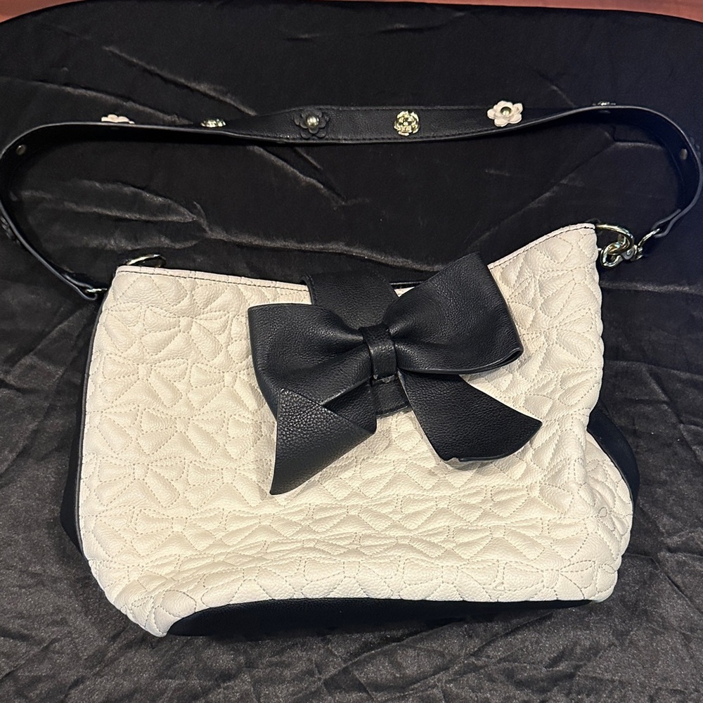 Elegant Black and White Quilted Bow Bag
